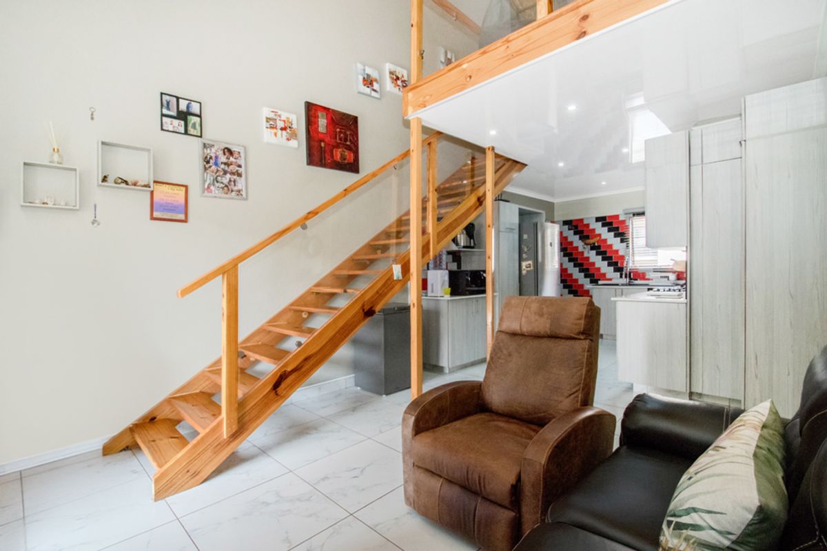 Beautifully Renovated Upstairs Apartment with Loft & Built-In Braai - Photo 2