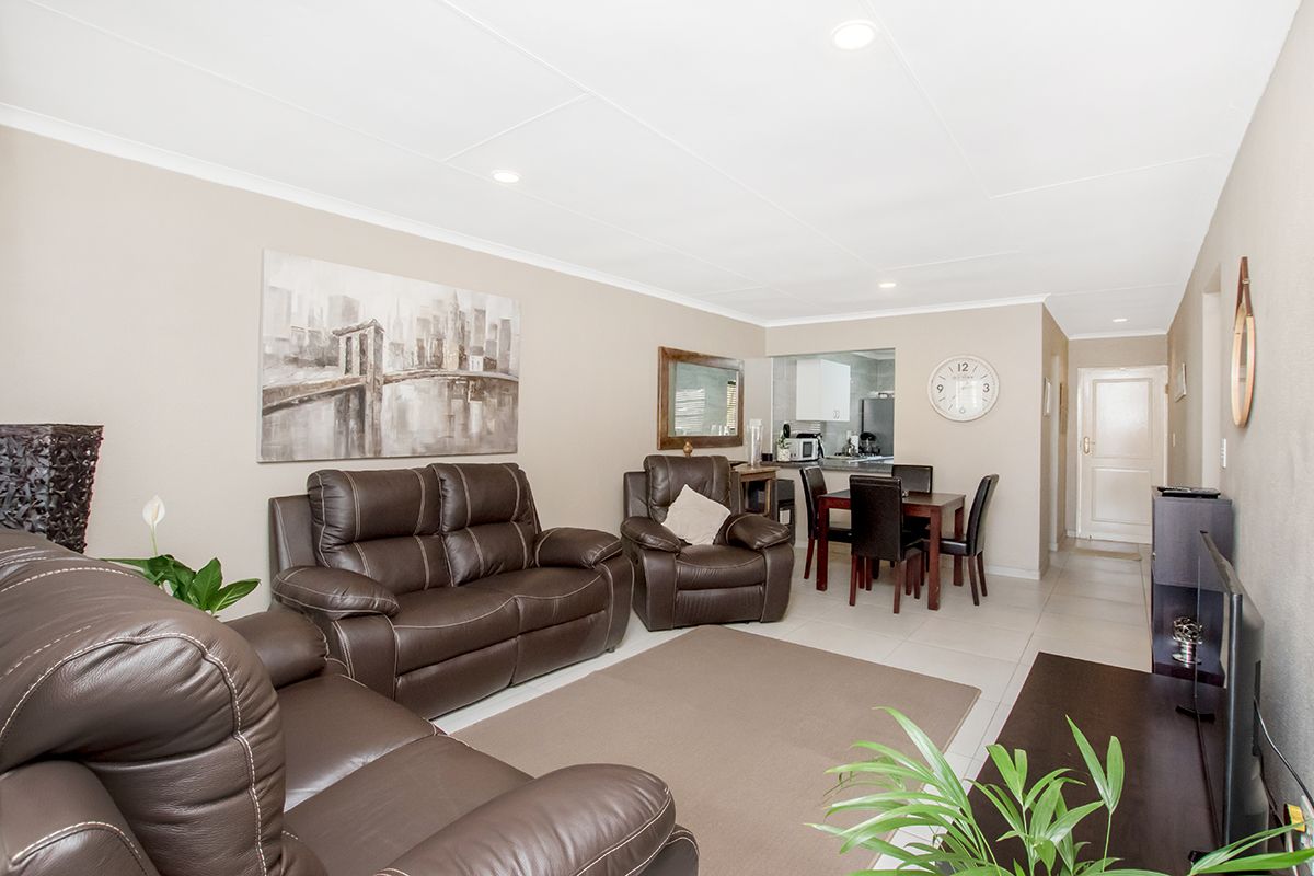 Beautifully Maintained Modern Townhouse in Sought-After Rangeview Ext. 4 - Photo 3