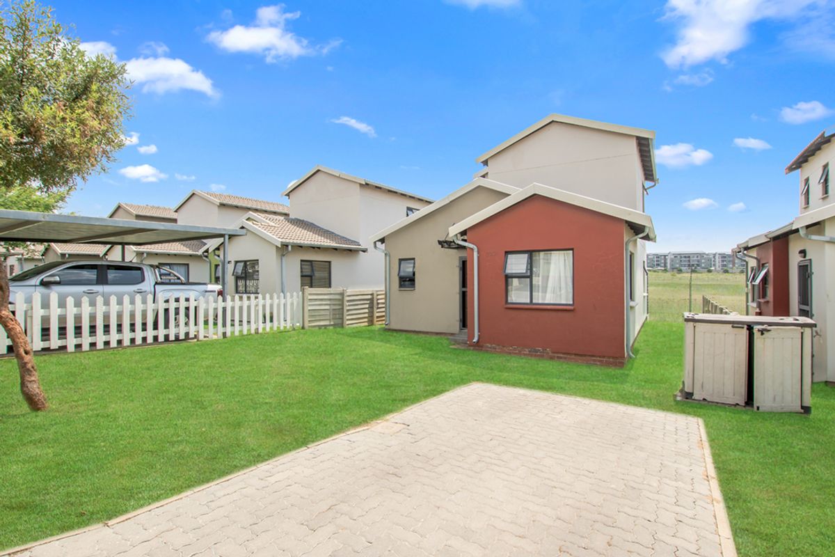 3 Bedroom 2 Bathroom Home For sale in Midrand - Photo 2