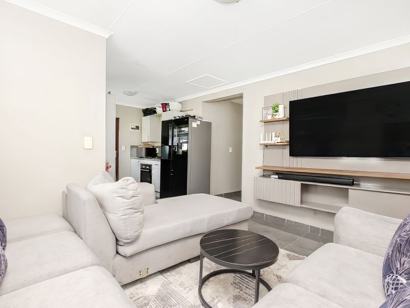 3 Bedroom 2 Bathroom Home For sale in Midrand - Photo 6