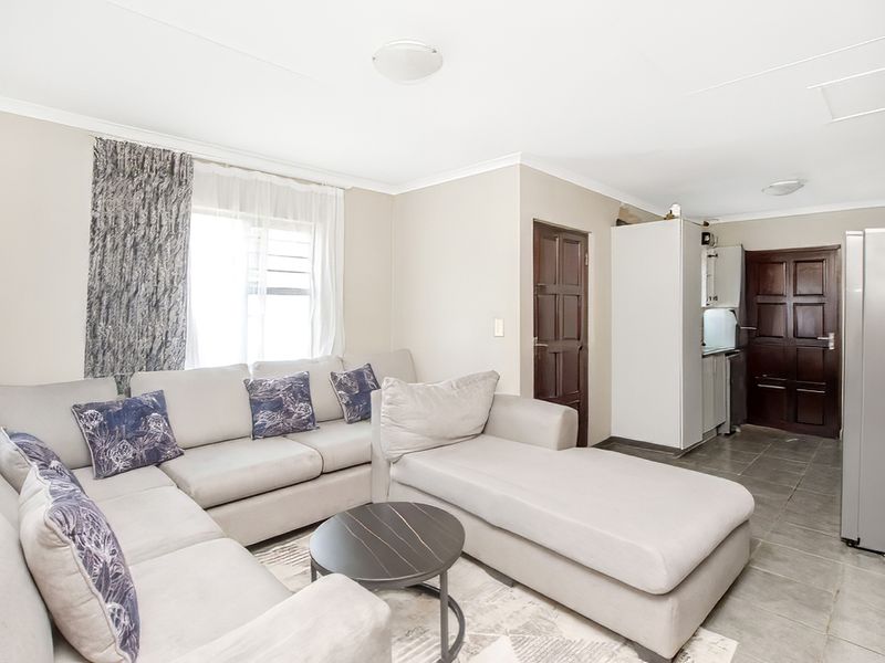 3 Bedroom 2 Bathroom Home For sale in Midrand - Photo 5