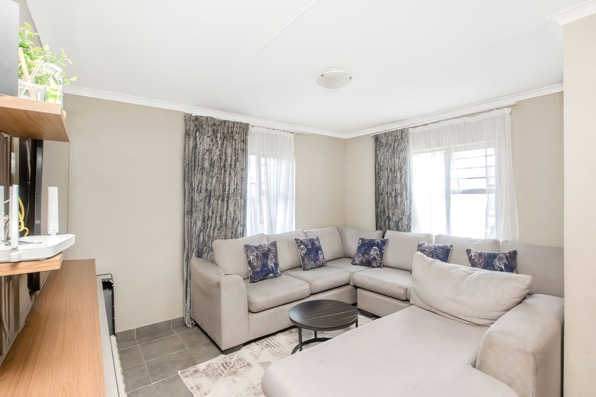 3 Bedroom 2 Bathroom Home For sale in Midrand - Photo 4