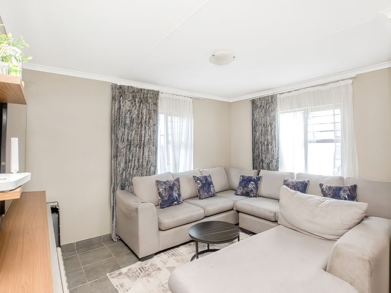 3 Bedroom 2 Bathroom Home For sale in Midrand - Photo 4