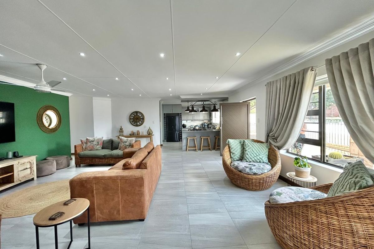 Modern Coastal Home, just a stone’s throw from the beach! - Photo 5