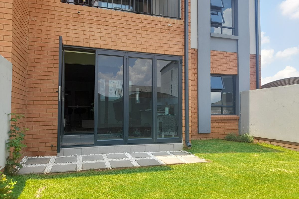 Ground Floor Unit for sale with Private garden - Photo 2