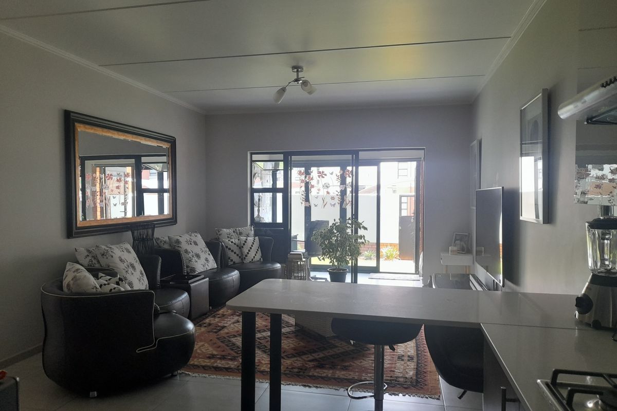 Ground Floor Unit for sale with Private garden - Photo 3