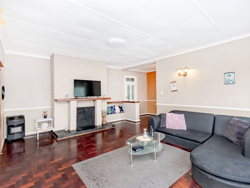 Spacious 4 bedroom, 2 bathroom home - Photo 3