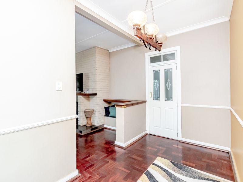 Spacious 4 bedroom, 2 bathroom home - Photo 2