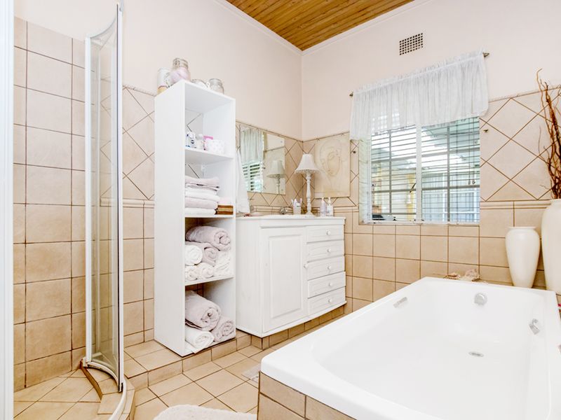 Spacious 4 bedroom, 2 bathroom home - Photo 10