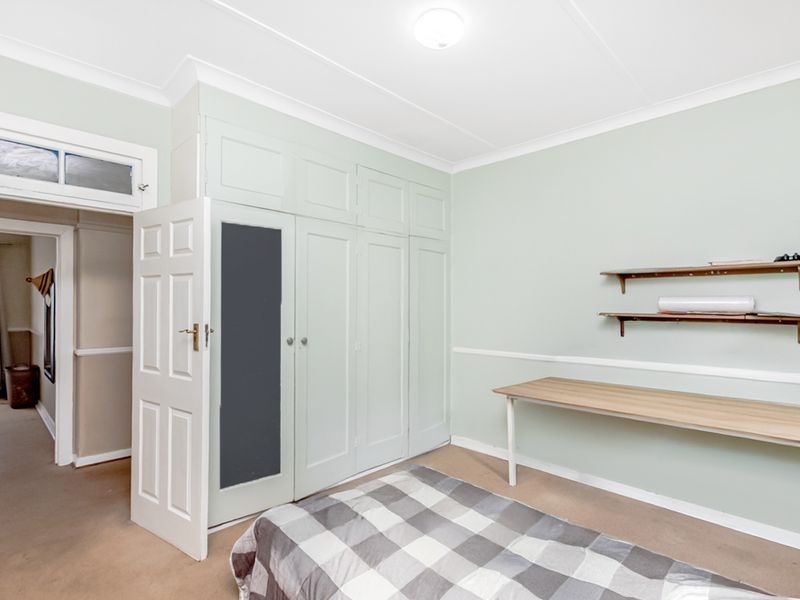 Spacious 4 bedroom, 2 bathroom home - Photo 8