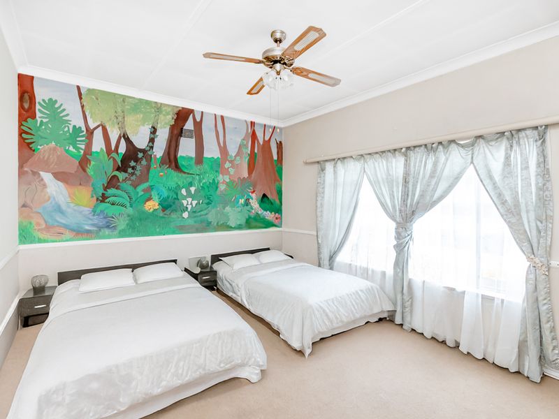 Spacious 4 bedroom, 2 bathroom home - Photo 7