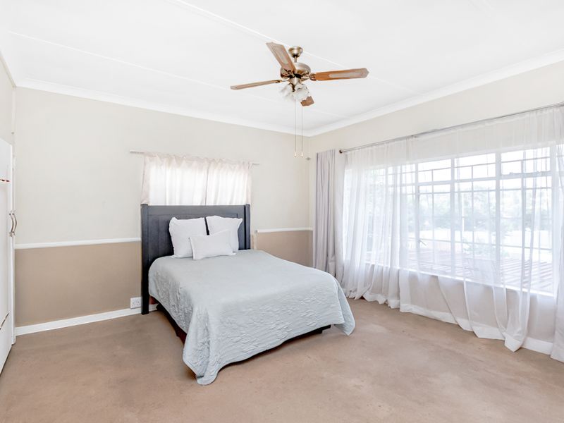 Spacious 4 bedroom, 2 bathroom home - Photo 6