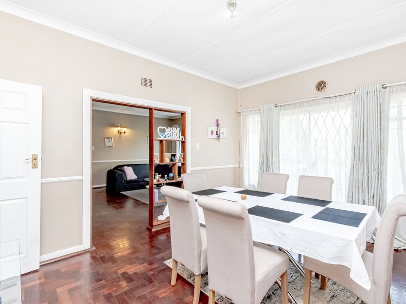 Spacious 4 bedroom, 2 bathroom home - Photo 5