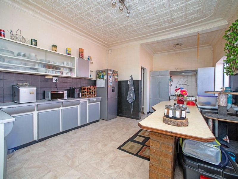 Affordable 3 Bedrom Family Home With Bachelor Pad! - Photo 4