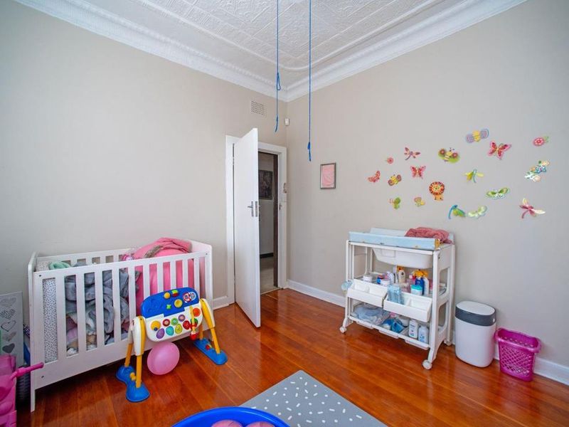 Affordable 3 Bedrom Family Home With Bachelor Pad! - Photo 9