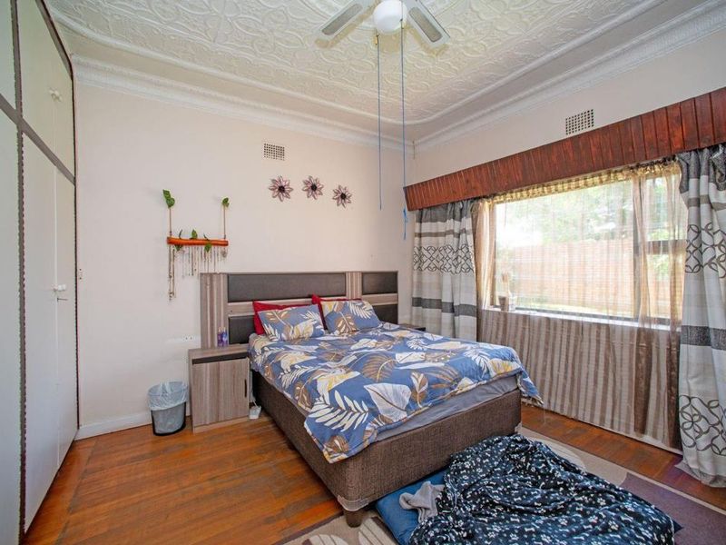 Affordable 3 Bedrom Family Home With Bachelor Pad! - Photo 8