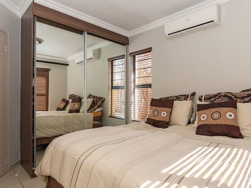 Renovated 2 Bed 1 Bath Ground Floor Unit with Spacious Private Garden - Photo 10