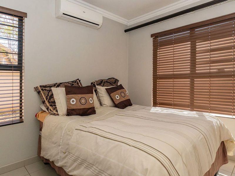 Renovated 2 Bed 1 Bath Ground Floor Unit with Spacious Private Garden - Photo 9