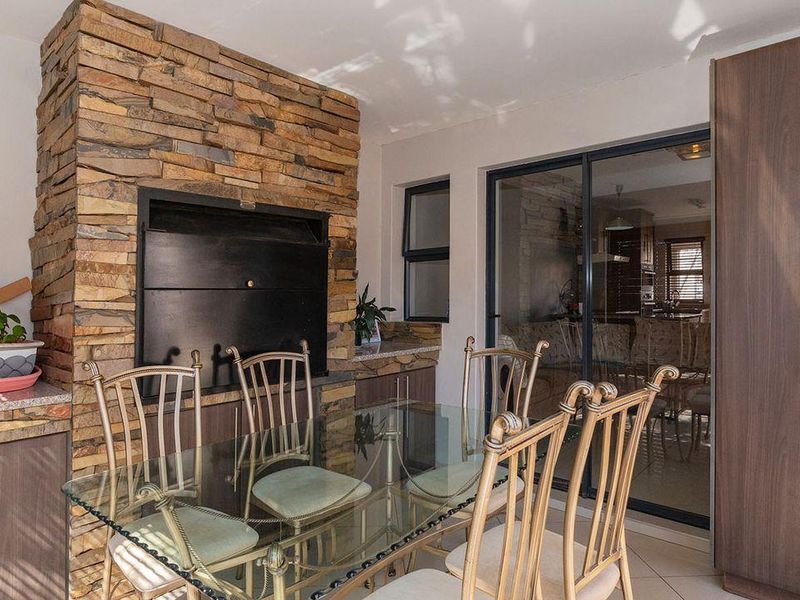 Renovated 2 Bed 1 Bath Ground Floor Unit with Spacious Private Garden - Photo 8