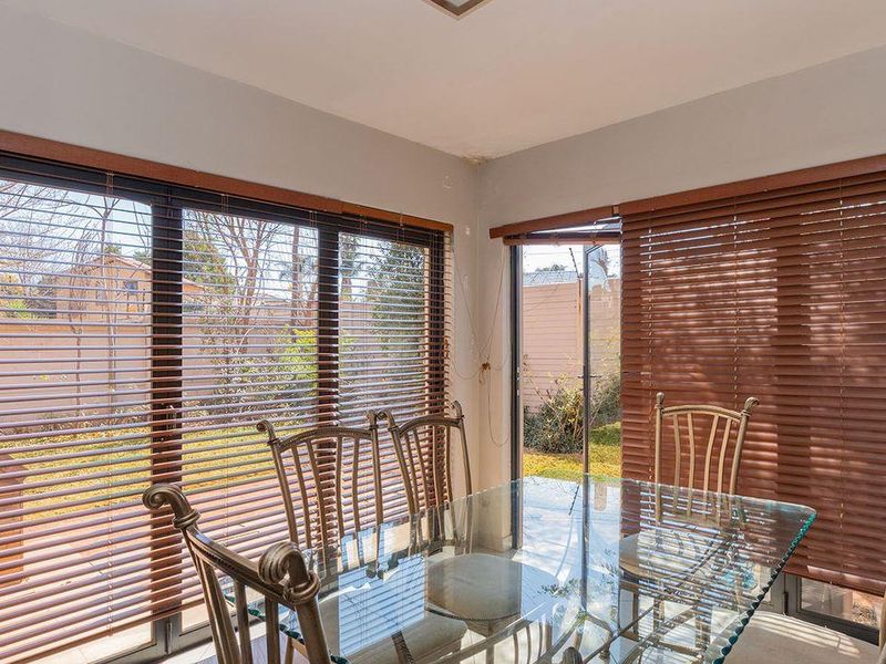 Renovated 2 Bed 1 Bath Ground Floor Unit with Spacious Private Garden - Photo 7