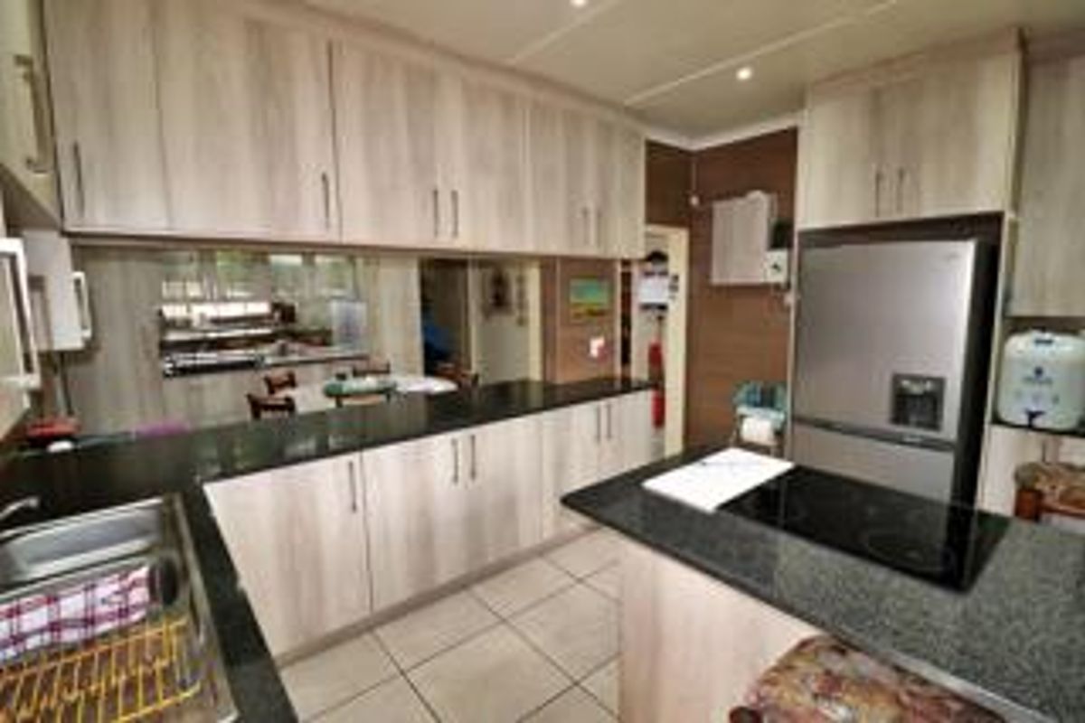 Stunning 4 Bedroom family home!!! - Photo 3