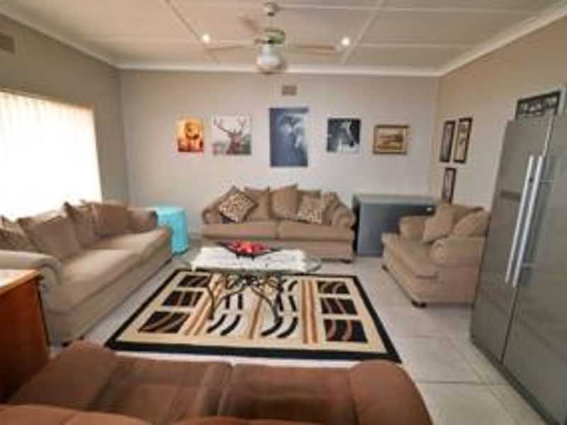 Stunning 4 Bedroom family home!!! - Photo 4