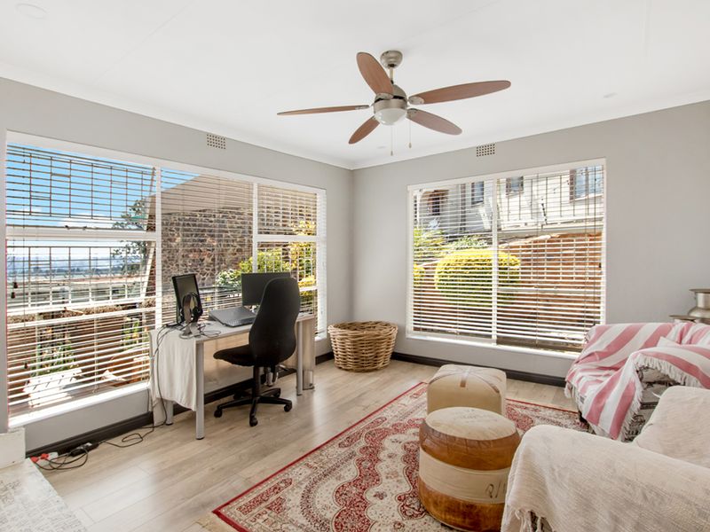 Upgraded family home with stunning 360-degree views! - Photo 3