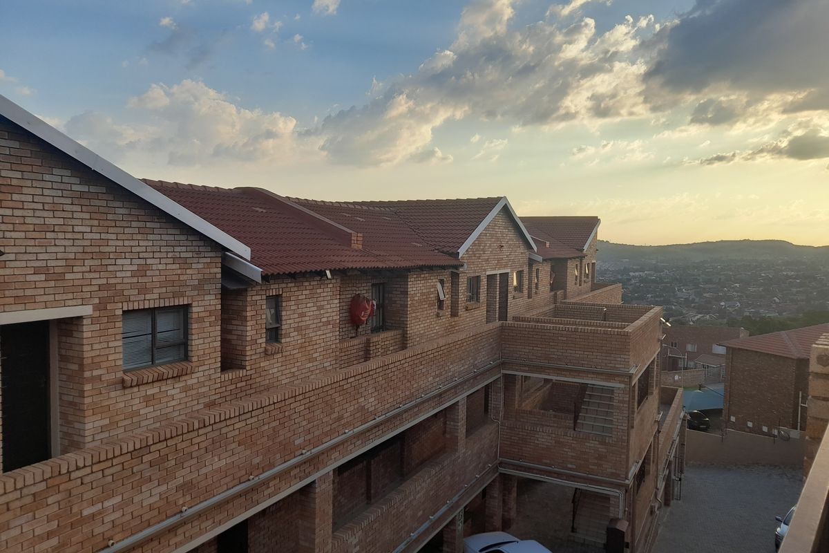 Stunning Unit for sale in Winchester hills - Photo 3