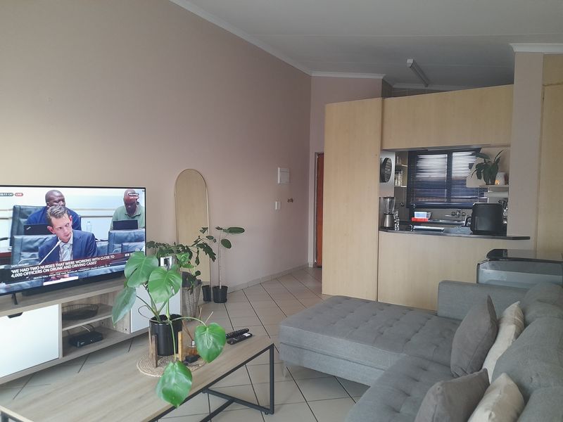 Stunning Unit for sale in Winchester hills - Photo 9