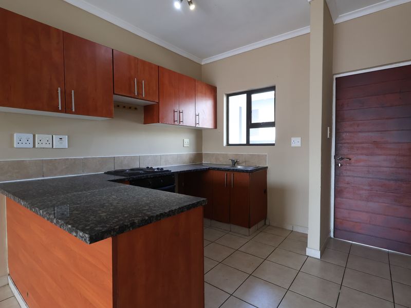 Modern Apartment with Holiday Letting Potential - Photo 7