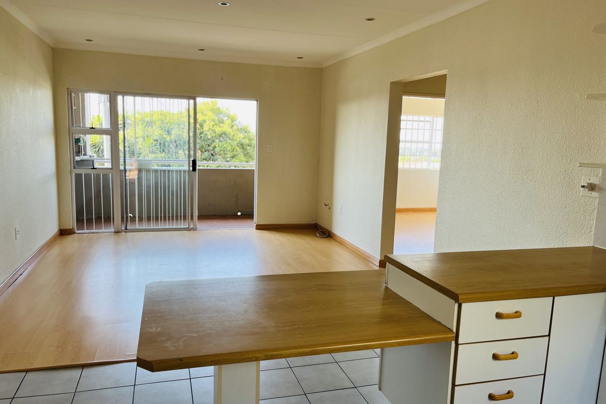 2 Bedroom Easy Living With Balcony!!! - Photo 4