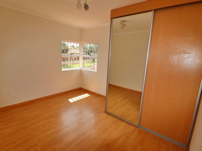 2 Bedroom Easy Living With Balcony!!! - Photo 8