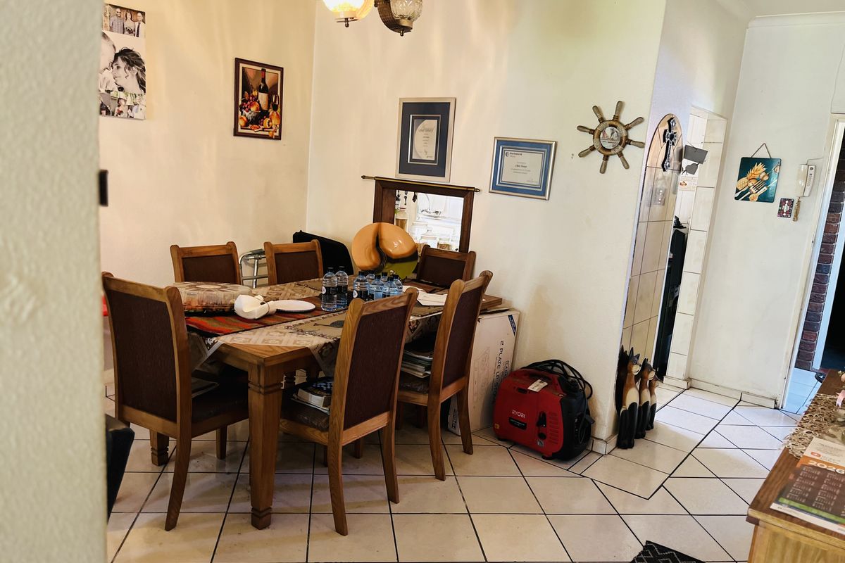 Freestanding, Private Garden, 2 Parking - Photo 5