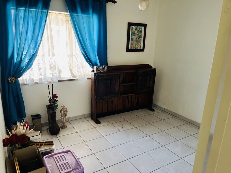 Freestanding, Private Garden, 2 Parking - Photo 10