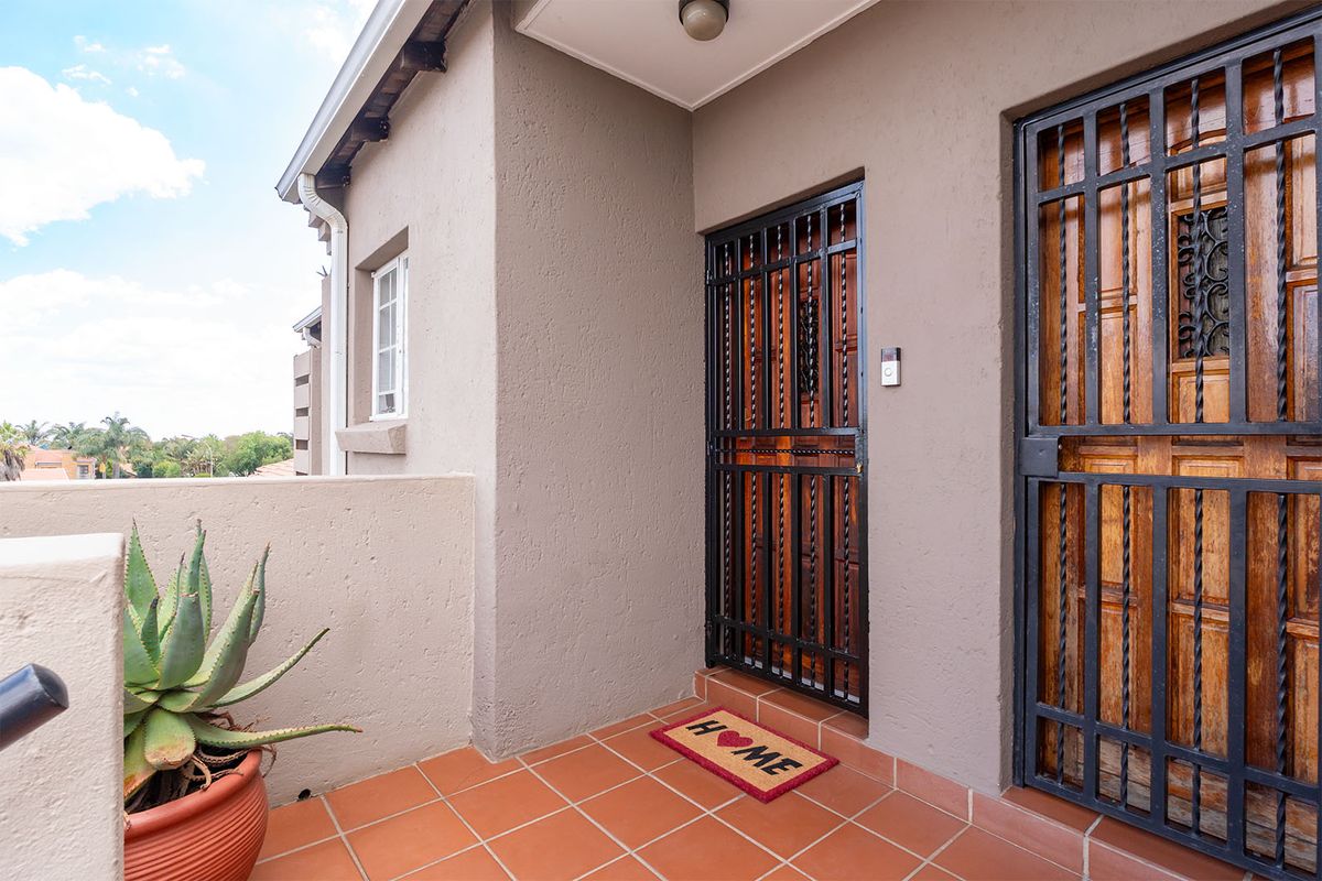 Secure & Stylish 2nd Floor Apartment in Farrarmere Country Estates - Photo 2