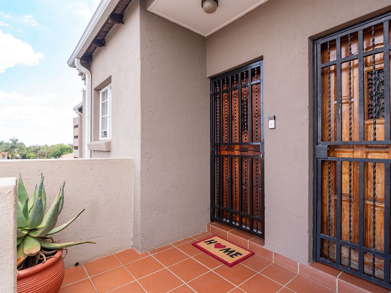 Secure & Stylish 2nd Floor Apartment in Farrarmere Country Estates - Photo 2