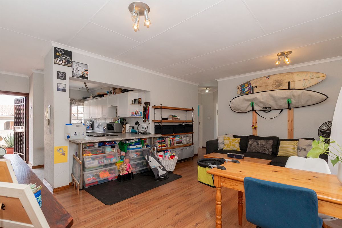 Secure & Stylish 2nd Floor Apartment in Farrarmere Country Estates - Photo 5