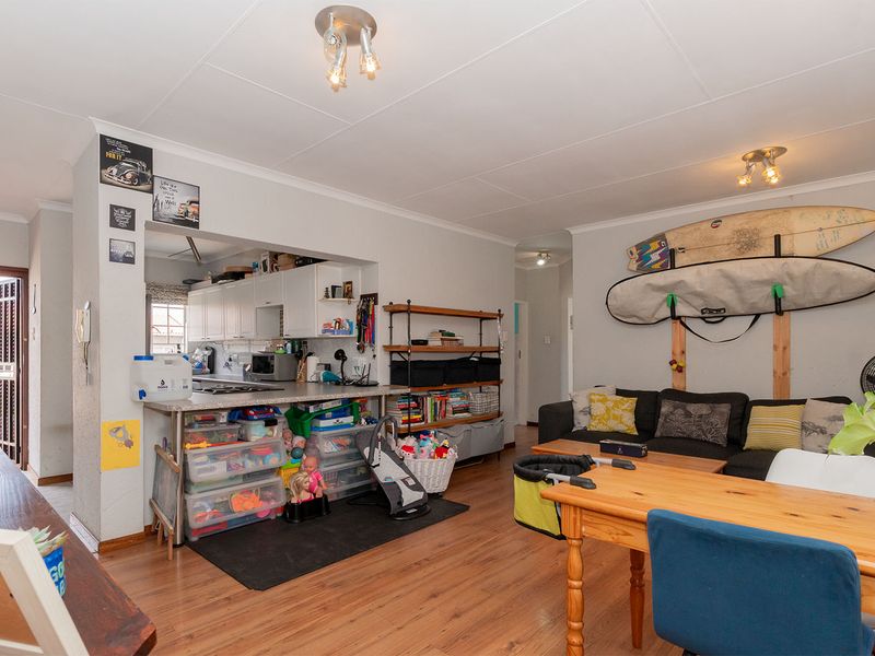 Secure & Stylish 2nd Floor Apartment in Farrarmere Country Estates - Photo 5