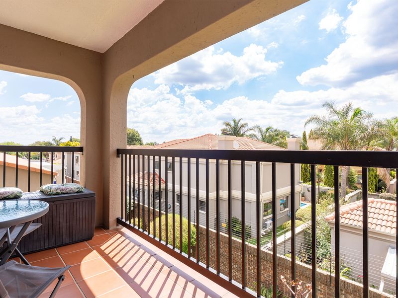 Secure & Stylish 2nd Floor Apartment in Farrarmere Country Estates - Photo 9