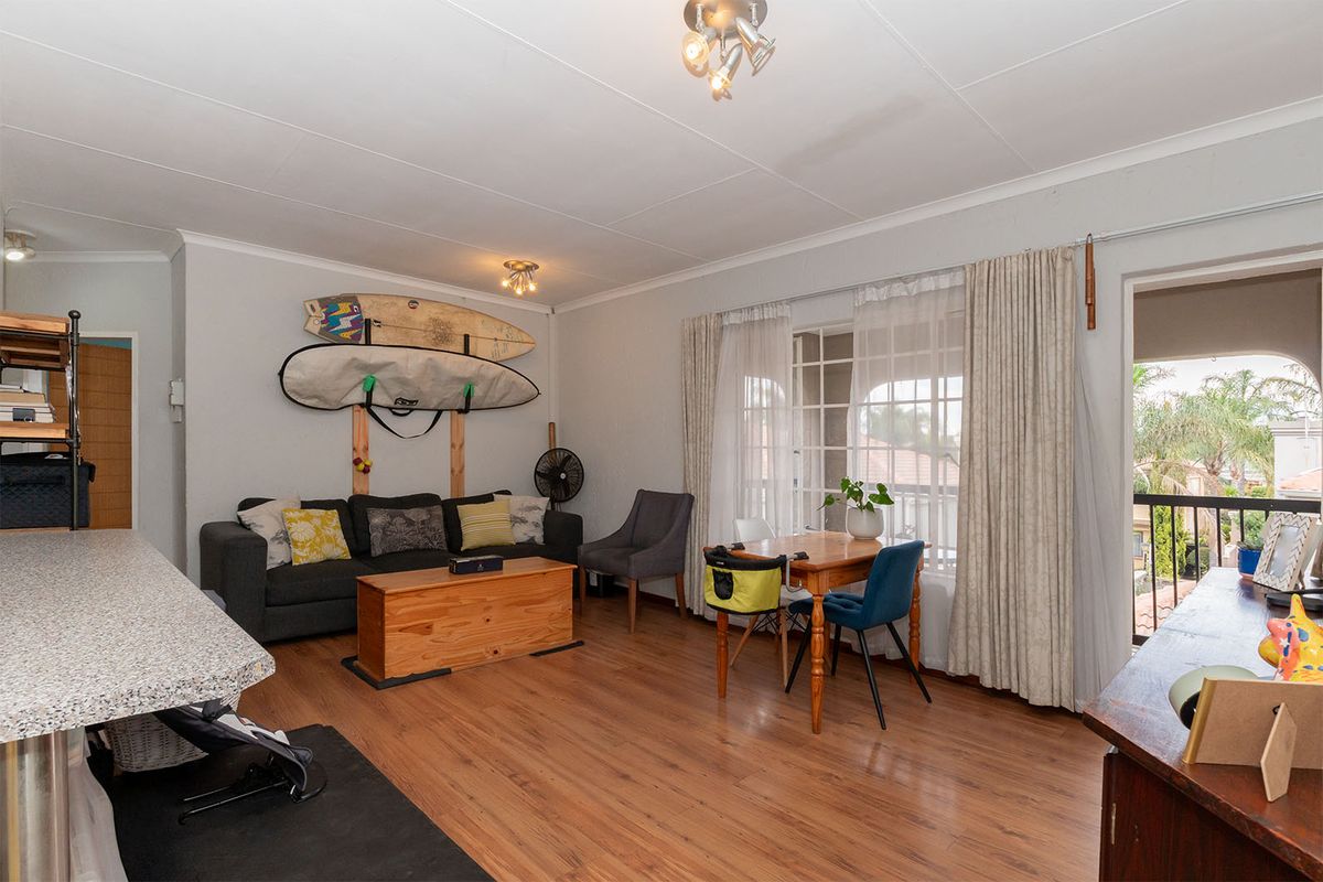 Secure & Stylish 2nd Floor Apartment in Farrarmere Country Estates - Photo 3
