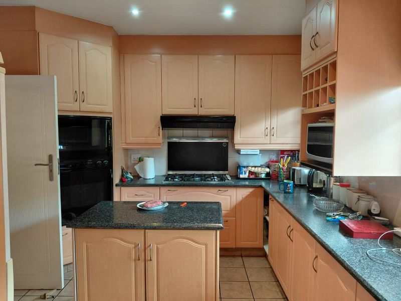 DOUBLE STOREY HOME IN SECURE ESSEXWOLD SUBURB WITH SELF CONTAINED FLATLET - Photo 10