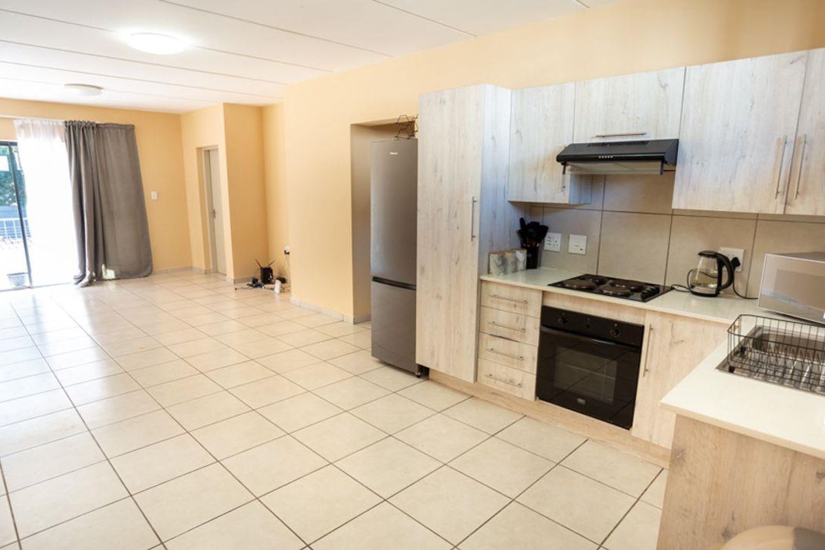 Modern 2-Bedroom First Floor Apartment – Freshly Painted & Move-In Ready - Photo 2