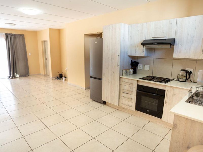 Modern 2-Bedroom First Floor Apartment – Freshly Painted & Move-In Ready - Photo 2