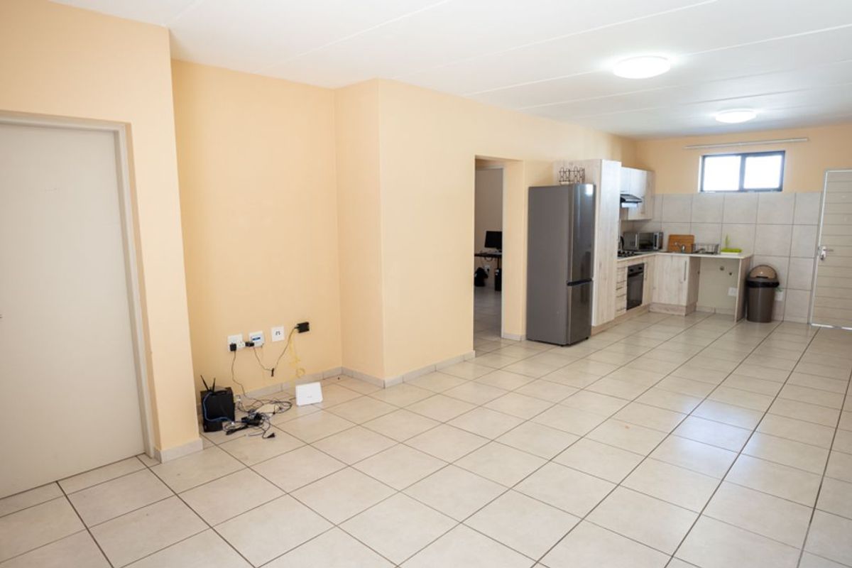 Modern 2-Bedroom First Floor Apartment – Freshly Painted & Move-In Ready - Photo 4