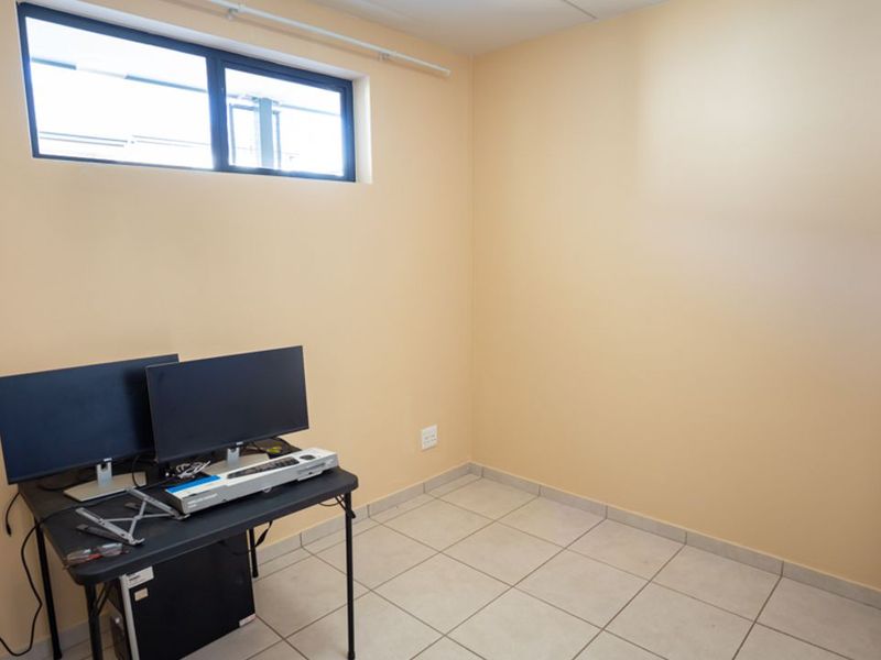 Modern 2-Bedroom First Floor Apartment – Freshly Painted & Move-In Ready - Photo 10