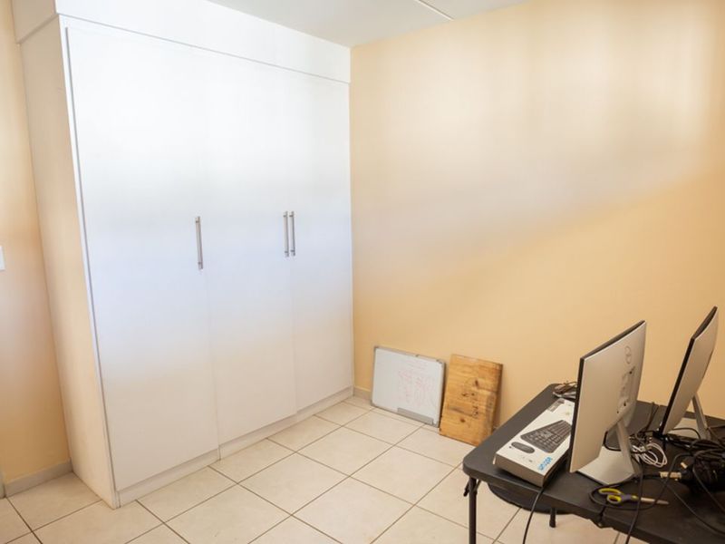 Modern 2-Bedroom First Floor Apartment – Freshly Painted & Move-In Ready - Photo 9