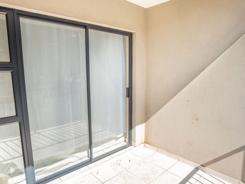 Modern 2-Bedroom First Floor Apartment – Freshly Painted & Move-In Ready - Photo 6