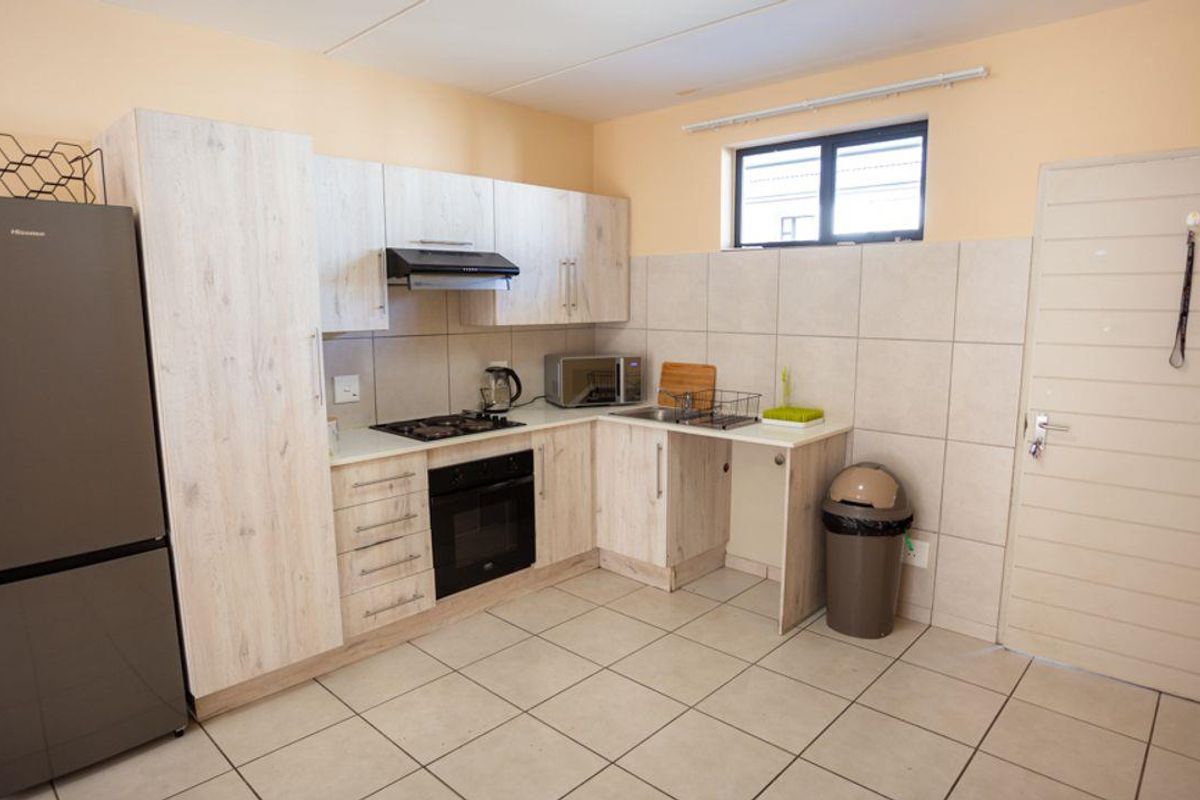Modern 2-Bedroom First Floor Apartment – Freshly Painted & Move-In Ready - Photo 3