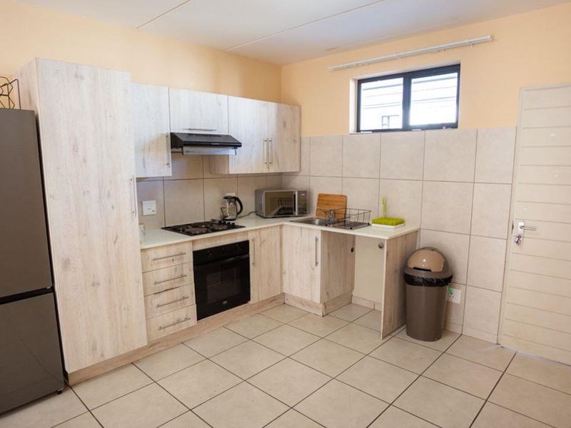 Modern 2-Bedroom First Floor Apartment – Freshly Painted & Move-In Ready - Photo 3