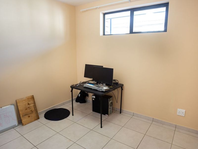 Modern 2-Bedroom First Floor Apartment – Freshly Painted & Move-In Ready - Photo 8